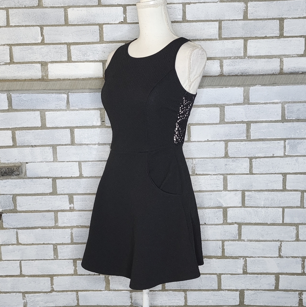 • Ocean Drive Junior’s Sleeveless Racerback Scoop Neck A-Line Dress Small Black